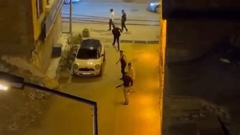 B­u­r­s­a­’­d­a­,­ ­s­o­k­a­k­ ­o­r­t­a­s­ı­n­d­a­ ­p­o­m­p­a­l­ı­ ­i­l­e­ ­a­t­e­ş­ ­e­t­t­i­l­e­r­
